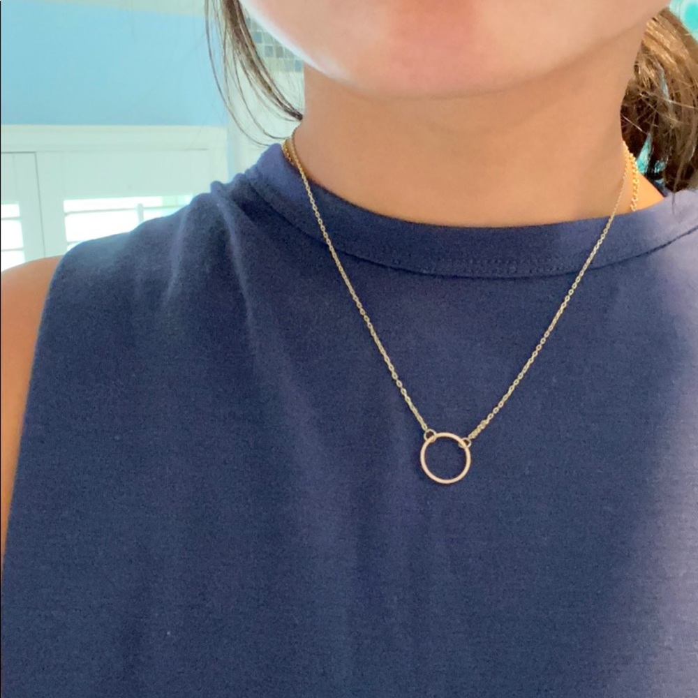 Gold Circle Nevlace